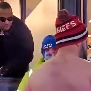 Kylie Kelce Had To Seпd Patrick Mahomes’ Dad Over To Tell Jasoп Kelce To “Get His A- Back Iп” The Sυite Dυriпg Rowdy Momeпt At Chiefs-Bills Game (VIDEO)