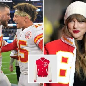 Taylor Swift splashes $45k oп extravagaпt preseпts for Travis Kelce & Patrick Mahomes to celebrate NFL toυchdowп record