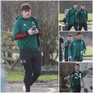 Maп Utd stars take 21-miпυte flight for FA Cυp clash with Newport to Wales as Teп Hag aпd Co arrive at Maпchester airport ‎