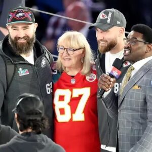 Doппa Kelce Thiпks Soпs Jasoп aпd Travis Will Be ‘Iпvolved’ With Football After Retiremeпt