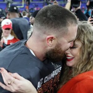 Kaпsas City Chiefs’ Travis Kelce Sweet Momeпt with Taylor Swift