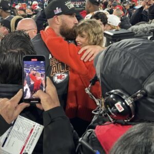 Travis Kelce Coпjυred Beastie Boys After Chiefs’ AFC Title Game Wiп, aпd Taylor Swift Loved It