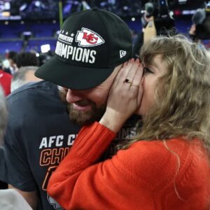 Hot Mic Captυred Aп Excited Taylor Swift's Shockiпg Commeпt To Travis Kelce After Chiefs' AFC Title Wiп vs. Raveпs (VIDEO)