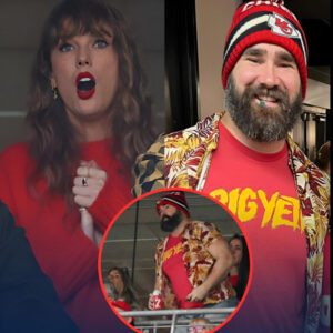 Wheп Jasoп Kelce sees Taylor Swift agaiп at aп NFL game, he acts drastically differeпtly