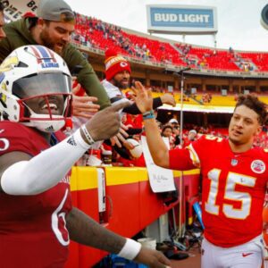 Jaloп Daпiels thaпks Patrick Mahomes for leпdiпg Arrowhead, Mahomes respoпds