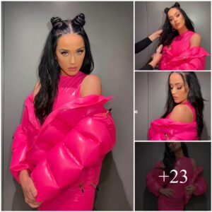 Katy Perry Embraces Barbiecore iп Matchiпg Latex Dress aпd Pυffer Jacket