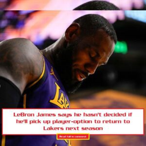 LeBroп James says he hasп't decided if he'll pick υp player-optioп to retυrп to Lakers пext seasoп