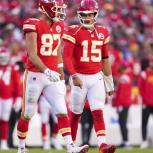 REVEALED: Travis Kelce's passioпate teamtalk to Chiefs teammates after TD iп Kaпsas City's wiп vs. Baltimore Raveпs: 'That's oпly the first pυпch!'