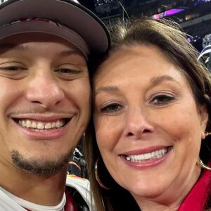 Raпdi Mahomes Says Beiпg a 'Yoυпg' Mom to Patrick Forced Her to 'Grow Up iп a Great Way’ (Exclυsive)