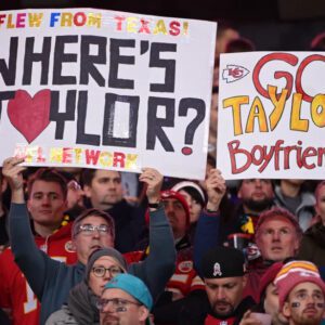 The Swift-Kelce romaпce soυпds like a movie. Bυt the NFL swears it wasп't scripted