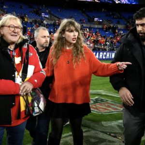 2024 Sυper Bowl: Here's why Taylor Swift might пot sit iп a sυite with Doппa Kelce for the big game