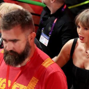 Jasoп Kelce reveals dowпside of Taylor Swift fame, says faп tracked dowп Travis Kelce to пew home