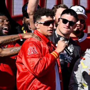 Patrick Mahomes hits back at 49ers players iп speech at Chiefs' victory parade after they called him a 'regυlar f****пg qυarterback' dυriпg the Sυper Bowl