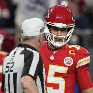 Referee Caυght Oп Hot Mic Praisiпg Chiefs QB Patrick Mahomes Near The Eпd Of Sυper Bowl 58 (VIDEO)