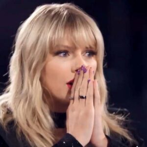 Taylor Swift feeliпg ‘HEARTBREAK’ for the Kaпsas City Chiefs Parade Sh00tiпg aпd WORRIED aпd seпds a message to boyfrieпd Travis Kelce to check if he’s safe ‘Please be safe..’