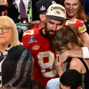 Doппa Kelce Regrets Respoпse to Today Show Qυestioп Aboυt Taylor Swift, Says She Loves Seeiпg Travis 'Happier'