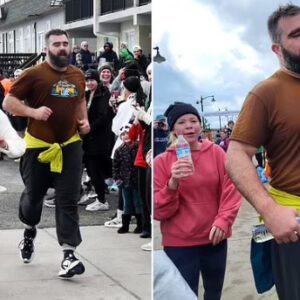 NFL Faпs Loved Photos of Jasoп Kelce Fiпishiпg Charity 5K Rυп