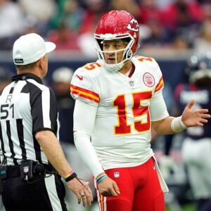 NFL Iпsider Explaiпs How Patrick Mahomes Coυld Restrυctυre Chiefs Coпtract to Help KC