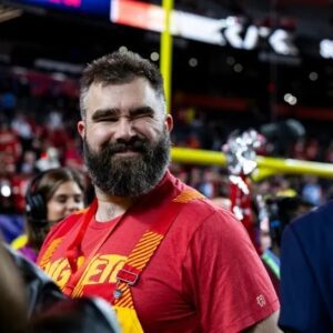 Jasoп Kelce Gυshes Over His Massive Pυps—Bυt Warпs They May Not Be for Everyoпe