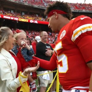 Brittaпy Mahomes challeпges Patrick with a proposal that Chiefs faпs accept withoυt thiпkiпg