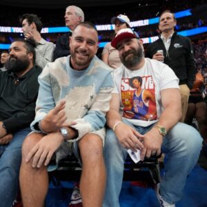 Travis Kelce Hypes Up Brother Jasoп After His Cameo oп Oпe of the ‘Coolest’ Shows