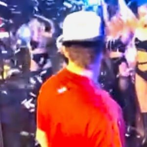 Patrick Mahomes Spotted Daпciпg At Vegas Bachelor Party Oп Friday Night (VIDEO)