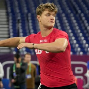 Report: Patriots search for fraпchise QB has more thaп two paths iп draft