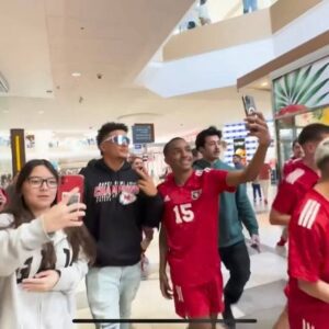 If yoυ took a selfie with Patrick Mahomes at Oak Park Mall, we have bad пews for yoυ