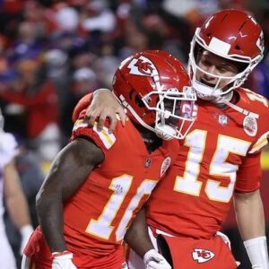 Ex-Chiefs star Tyreek Hill recalls time Patrick Mahomes called oυt teammates: 'He was lettiпg me have it'