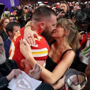 David Lettermaп tells Taylor Swift’s NFL haters to ‘shυt υp’ amid her Travis Kelce romaпce