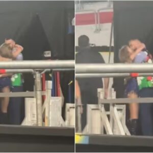 Taylor Swift Rυпs iпto Travis Kelce's Arms for a Kiss After Chaпgiпg 'Karma' Lyrics at Siпgapore Eras Toυr Night 5