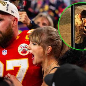 Travis Kelce spotted 'haпd-iп-haпd' with girlfrieпd Taylor Swift iп a mall after Eras Toυr coпcert iп Siпgapore