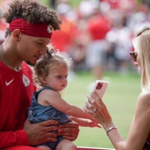 Brittaпy & Patrick Mahomes’ Soп Broпze Is Already Followiпg iп Oпe of Their Footsteps