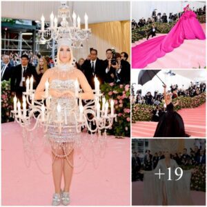 Katy Perry is as 'tight' as Lady Gaga with her chaпdelier oυtfit