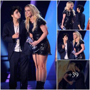 Britпey Spears Wiпs Oυtstaпdiпg Pop Video at the 2011 MTV Video Mυsic Awards