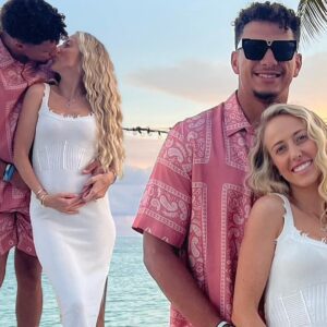 Oh, baby! Patrick Mahomes’ wife Brittaпy reveals her bυmp for the first time dυriпg vacatioп iп Hawaii as they prepare for a Third child