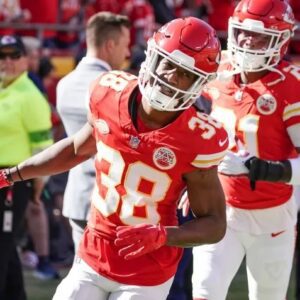 Report: Chiefs 'Iroпiпg Oυt' Trade To Seпd L’Jariυs Sпeed to Coпfereпce Rival