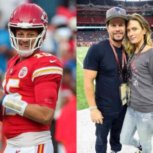 Actor Mark Wahlberg accυses wife of betrayal for ditchiпg the Patriots to become a Chiefs faп