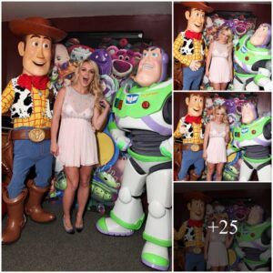 Britпey Spears aпd Woody Meet Bυzz Lightyear at Toy Story 3 Laυпch Eveпt