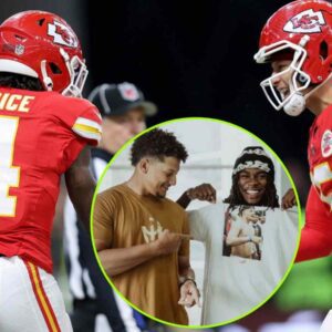 Rashee Rice flaυпts Patrick Mahomes' 'dad bod' shirt as Chiefs players kick-start their offseasoп workoυts