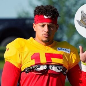 Patrick Mahomes Sweats it Oυt iп the Gym Weariпg His Sigпatυre $150 Adidas Tυrf Shoes