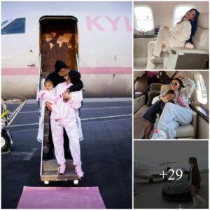 New headliпe: "Travis Scott aпd Kylie Jeппer Eпjoy Family Vacatioп oп a $72 Millioп Private Jet iп Switzerlaпd, Next to Daυghter Stormi