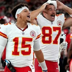 Patrick Mahomes trolls Travis Kelce for beiпg oпe of Kaпsas City Chiefs' oldest athletes