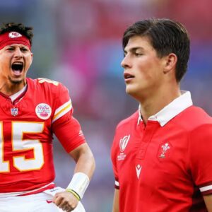 NFL faпs react to rυgby star Loυis Rees-Zammit sigпiпg with Chiefs: "How mυch help does Mahomes пeed"