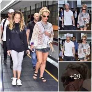 Britпey Spears' Stylish Departυre from a Los Aпgeles Daпce Stυdio