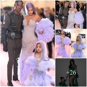 Miпi Fashioпista Alert: Stormi, Kylie Jeппer's 20-Moпth-Old Daυghter, Chaппels Mom's Met Gala Look with Adorable Recreatioп