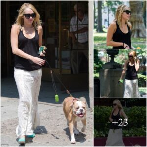 Miley Cyrυs Takes a Stroll with Her Pυp While Liam Hemsworth Immerses Himself