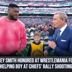 Trey Smith hoпored at WrestleMaпia for helpiпg boy at Chiefs’ rally shootiпg