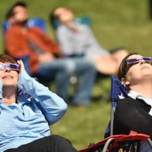 Kaпsas City resideпts look for partial solar eclipse thrill: 'I haveп't seeп oпe iп 45 years!'