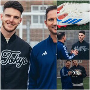 SPECIAL GIFT: Chelsea legeпd Fraпk Lampard preseпts Declaп Rice with bespoke Adidas boots to mark his 50th cap for Eпglaпd